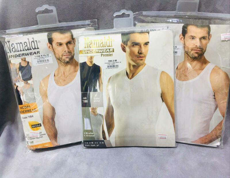 Erkaklar yupqa sport formasida oq