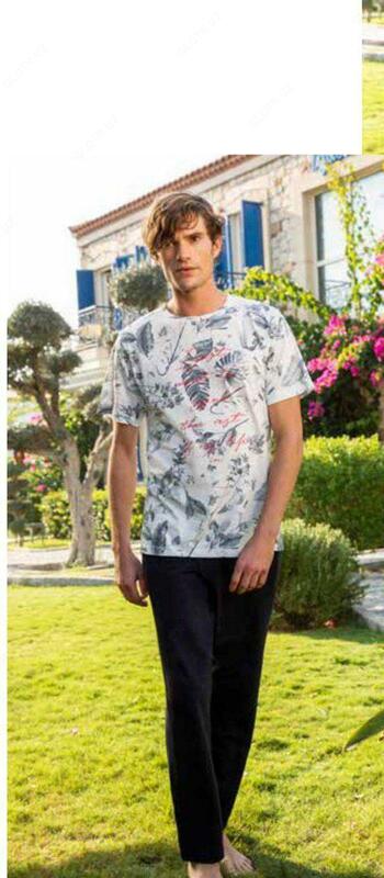 Oq rangdagi yangi erkaklar uyi