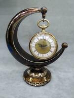 Сувенирные настольные часы - 465 000 сум