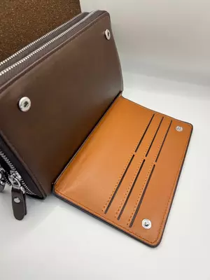 188 000 сум / шт Мужской кожаный портмоне Polo в коричневом цвете.