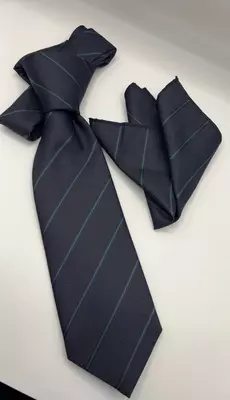 Yashil chiziqli to‘q ko‘k rangli erkaklar galstugi (Turkiya)