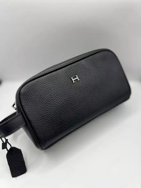 Чёрная барсетка Hermès с золотым логотипом H