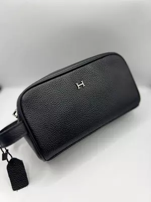 Чёрная барсетка Hermès с золотым логотипом H