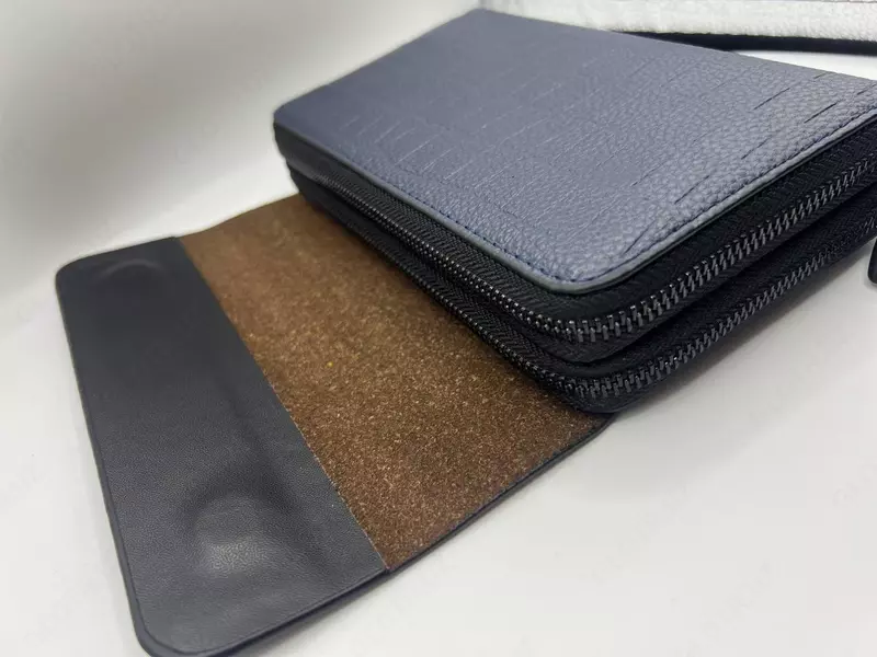 Тёмно-синее портмоне Hugo Boss