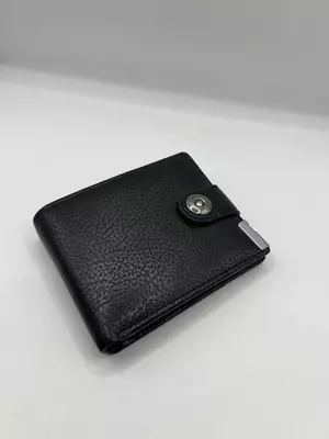 Чёрное портмоне с магнитной застёжкой