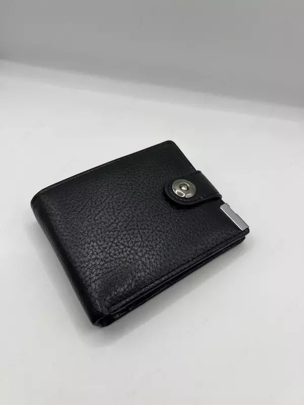Чёрное портмоне с магнитной застёжкой