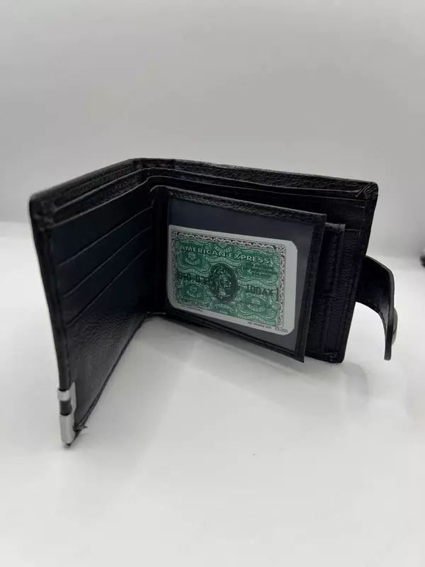 Чёрное портмоне с магнитной застёжкой