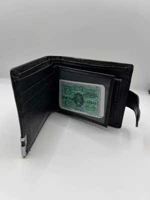 Чёрное портмоне с магнитной застёжкой