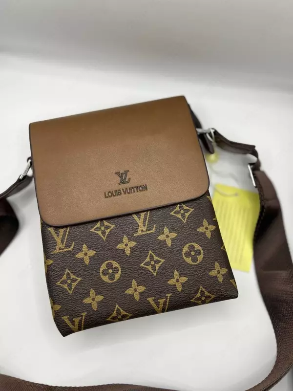 Чёрная сумка через плечо Louis Vuitton