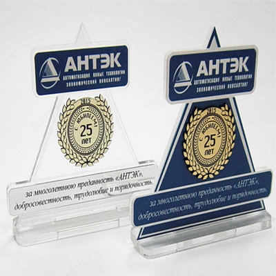 Mukofotlar, kuboklar, sovg'alar, haykalchalar, sovg'alar, medallar, esdalik sovg'alari