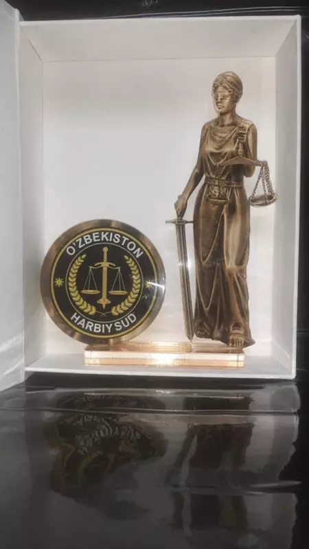 по запросу подарок руководителю