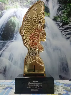 статуэтка награда кубок