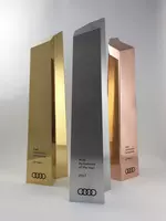 mukofotlar haykalchalar metalldan yasalgan qadahlar