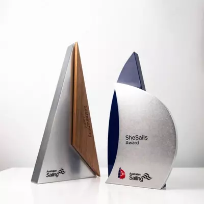 награды статуэтки кубки из металла