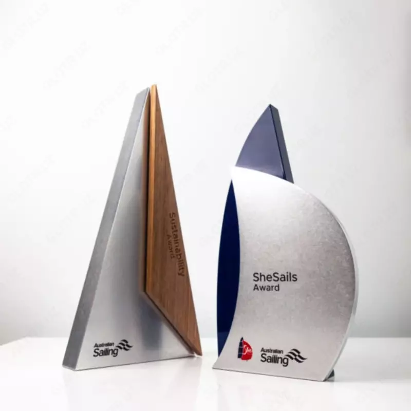 mukofotlar haykalchalar metalldan yasalgan qadahlar - Tematik suvenirlar