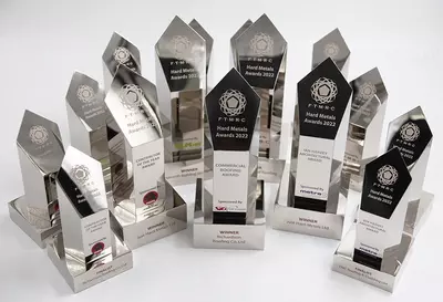 металлические кубки медали статуэтки