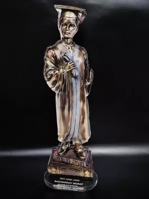 Выпускник статуэтка на заказ