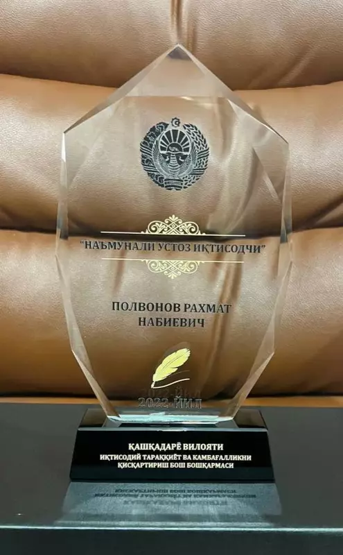 kristallar buyurtma bo'yicha esdalik sovg'alari bilan taqdirlaydi - по запросу