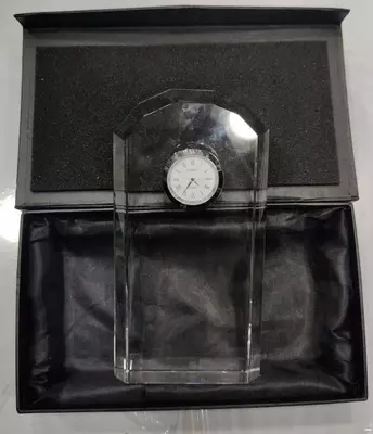 kristallar buyurtma bo'yicha esdalik sovg'alari bilan taqdirlaydi