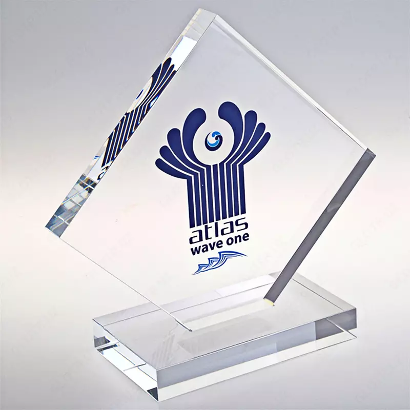 yangi yil korporativ sovg'alari maxsus esdalik sovg'alari bilan taqdirlanadi награды сувениры подарки кубки призы медали статуэтки