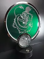 Sovg'alar Mukofotlar Yoritgichlar Haykalchalar Esdalik sovg'alari