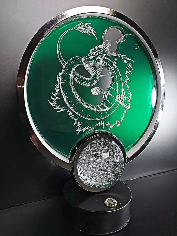 Sovg'alar Mukofotlar Yoritgichlar Haykalchalar Esdalik sovg'alari