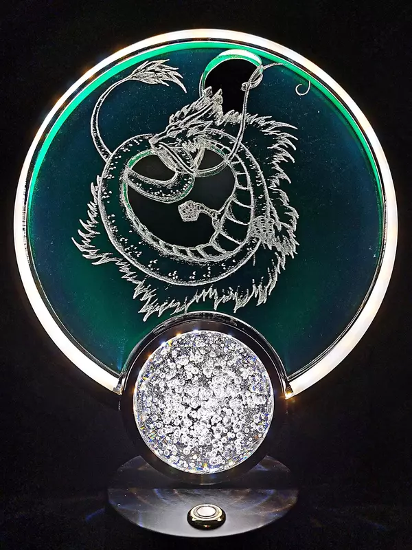 Sovg'alar Mukofotlar Yoritgichlar Haykalchalar Esdalik sovg'alari - по запросу