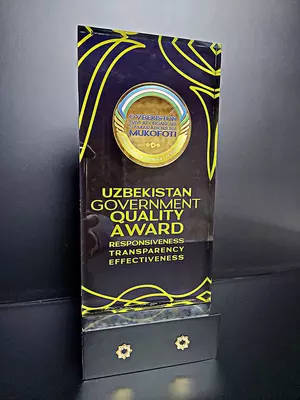 Sovg'alar Mukofotlar Yoritgichlar Haykalchalar Esdalik sovg'alari