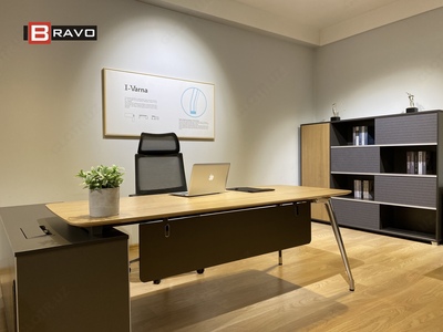 Офисный стол