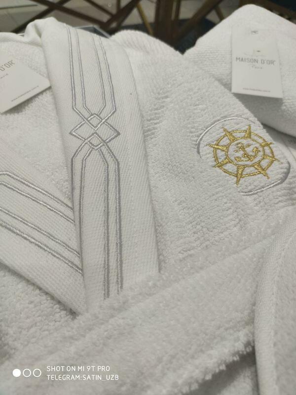 Мужской махровый халат с тапками (белый с золотой вышивкой) - 750 000 сум