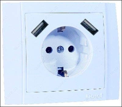 Topraklama va USB Du-49 bilan jihozlangan 1-rozetka