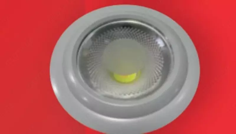 "Dusel" halogen lampalarli chiroq Neoklassik 702