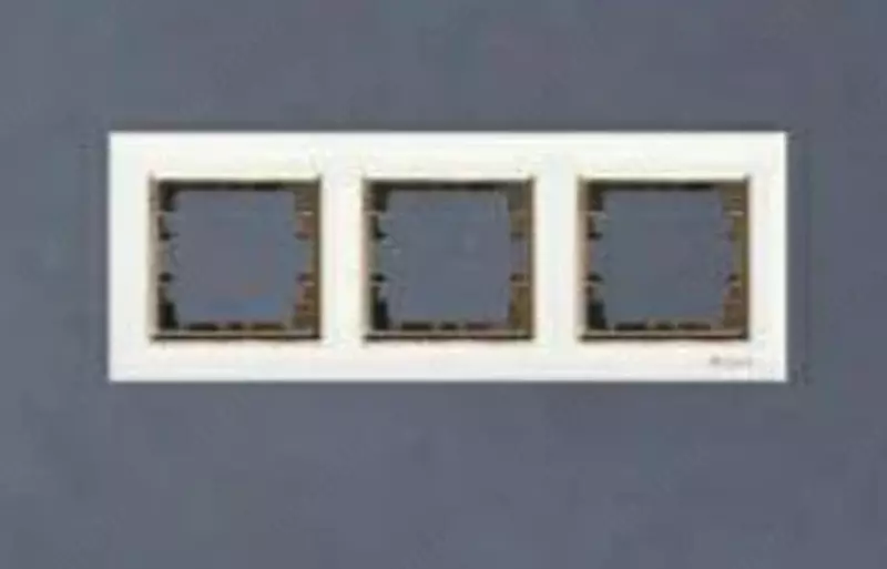 Rozetka uchun ramka, kalit (AKRIL White+Gold) "Dusel" Rich, 3 ta ustun (Oq/Oltin)