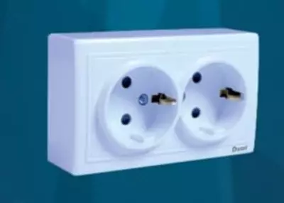 Ikkita tashqi elektr rozetkasi (yerga ulangan) "Dusel" Rich-106, 16A, 220-250 V (Oq)