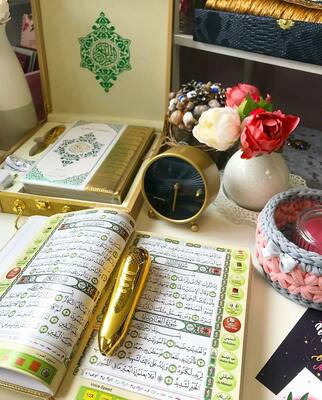 Книжка-ручка золотого цвета