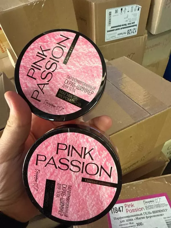 Парфюмерный скраб-шиммер для тела Pink Passion, 200 г