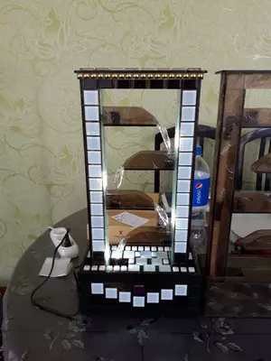 Kaskadli dekorativ ko'pikli buloq