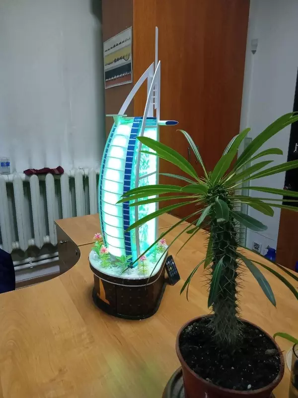 Декоративный фонтан "Отель Дубаи Бурдж Аль-Араб" из пузырьковых панелей - 2 000 000 сум