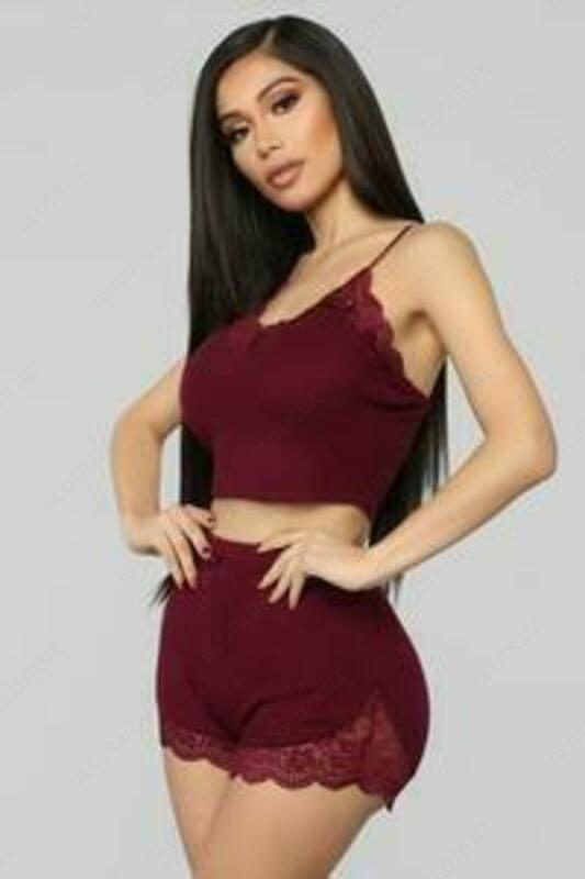 Bordo rangda o'rnatilgan futbolka + shortilar