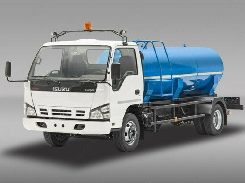 ISUZU NQR 71PL shassisi asosida suv tashuvchisi tanasi bo'lgan avtomobil