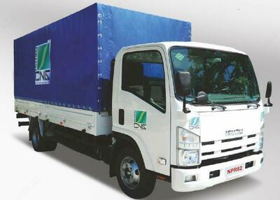 Грузовой автомобиль с бортовым каркасно-тентовым кузовом на базе шасси ISUZU NPR 82L(CNG)