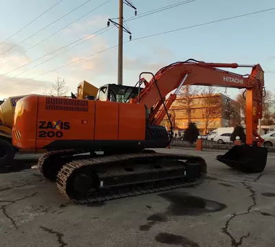Гусеничный экскаватор Hitachi ZX200-5A. - 1 790 560 000 сум / шт.