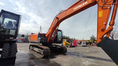 2 351 000 000 сум / шт. Гусеничный экскаватор Hitachi ZX240-5A.