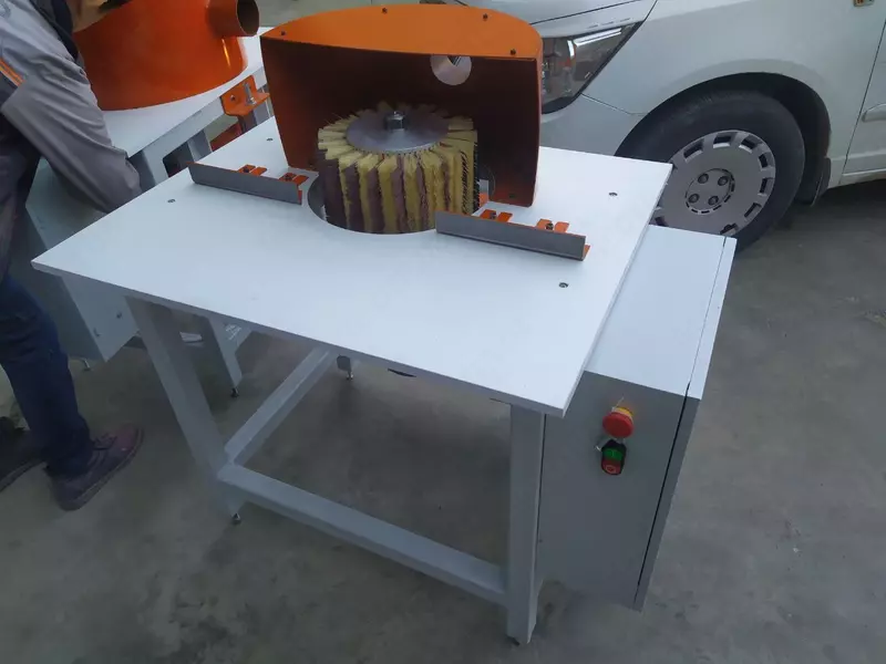 Вертикальный шлифовальный станок с осцилляцией.