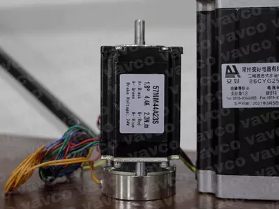Шаговый двигатель NEMA 23 (57MM44A23S)