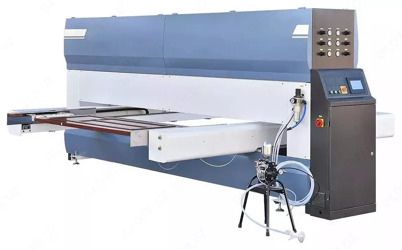 Eshiklarni bo'yash uchun bo'yash kamerasi avtomatlashtirilgan