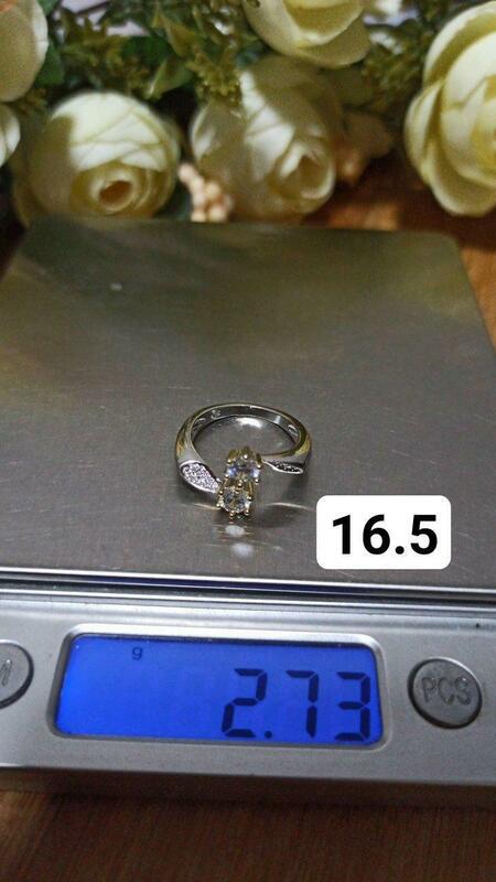 Кольцо из серебра с камнями