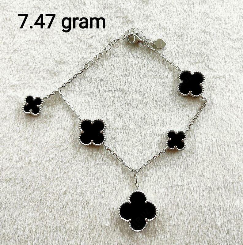 Серебряный браслет с черными камнями "Клевер" - 32 000 сум