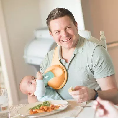 Держатель детской бутылочки при кормлении Free Hand Bottle Holder