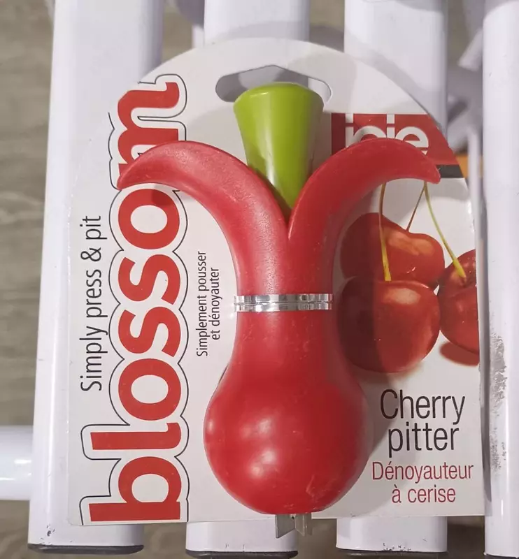 Вишнечистка - прибор для удаления косточек